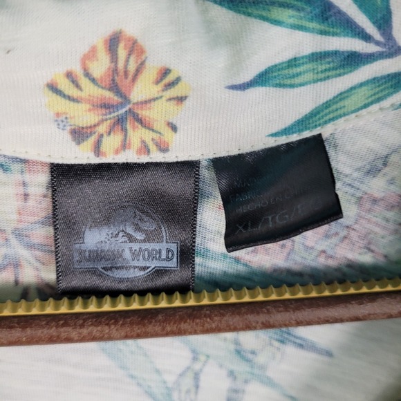 Jurassic World Shirt Men's 2XL‎ Hawaiian Floral Jurassic Park Universal Official - Picture 2 of 7